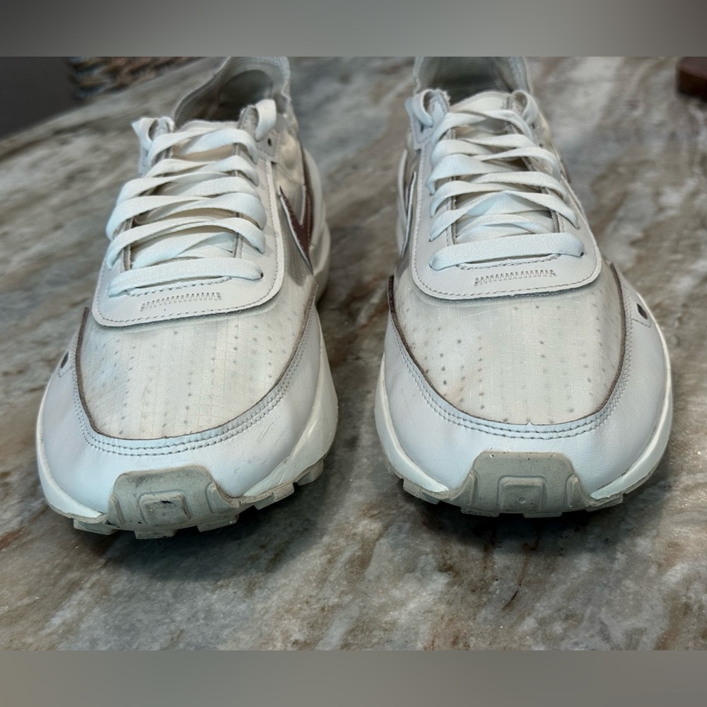 Women’s NIKE Waffle One sneakers- summit white/infinite lilac. Size 11 - Picture 7 of 12